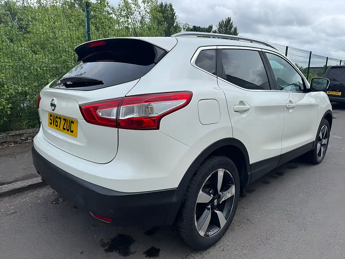 Used 2017 Nissan Qashqai N-Vision White - Interior and Exterior details 3