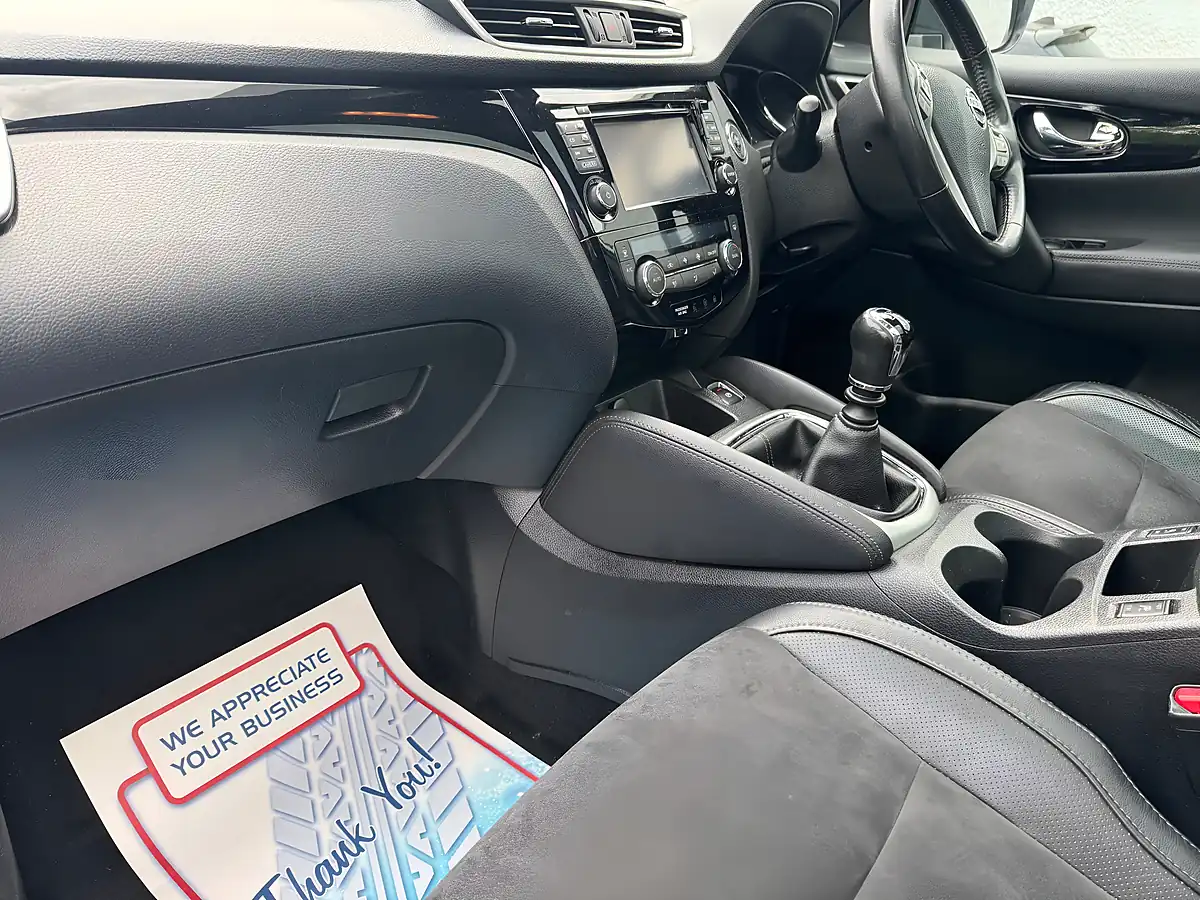 Used 2017 Nissan Qashqai N-Vision White - Interior and Exterior details 4