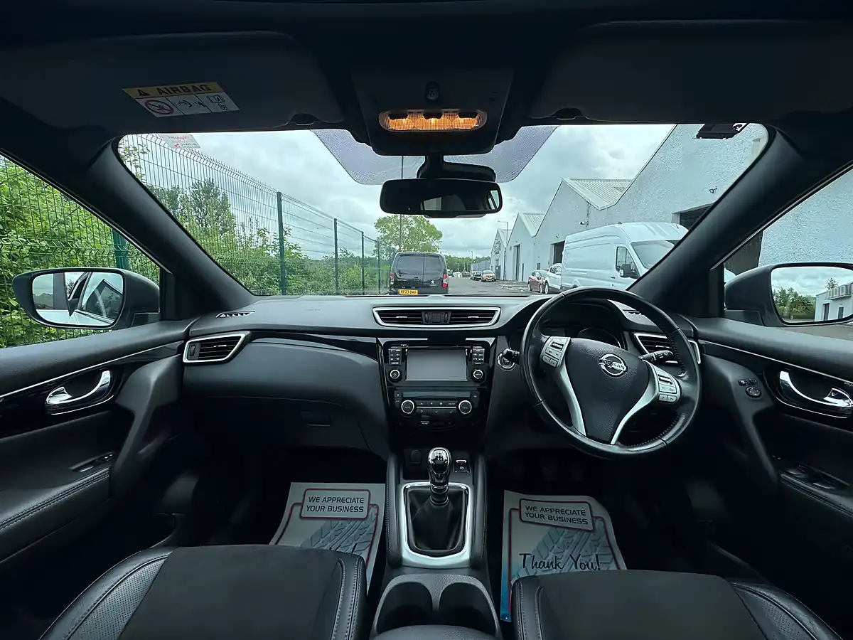 Used 2017 Nissan Qashqai N-Vision White - Interior and Exterior details 6
