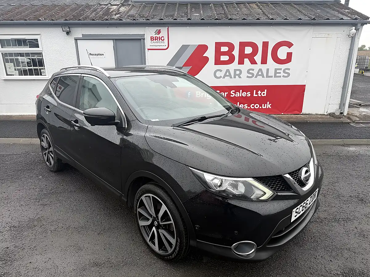 Used 2017 Nissan Qashqai Tekna Black - Front View