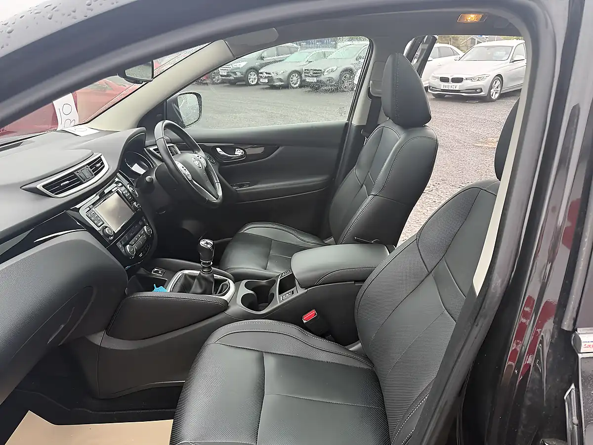 Used 2017 Nissan Qashqai Tekna Black - Interior and Exterior details 10