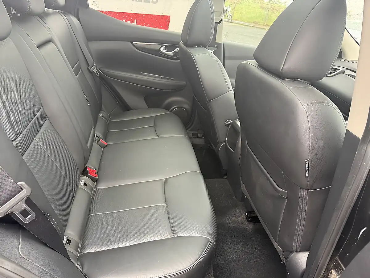 Used 2017 Nissan Qashqai Tekna Black - Interior and Exterior details 14