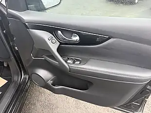 Used 2017 Nissan Qashqai Tekna Black - Interior and Exterior details 17