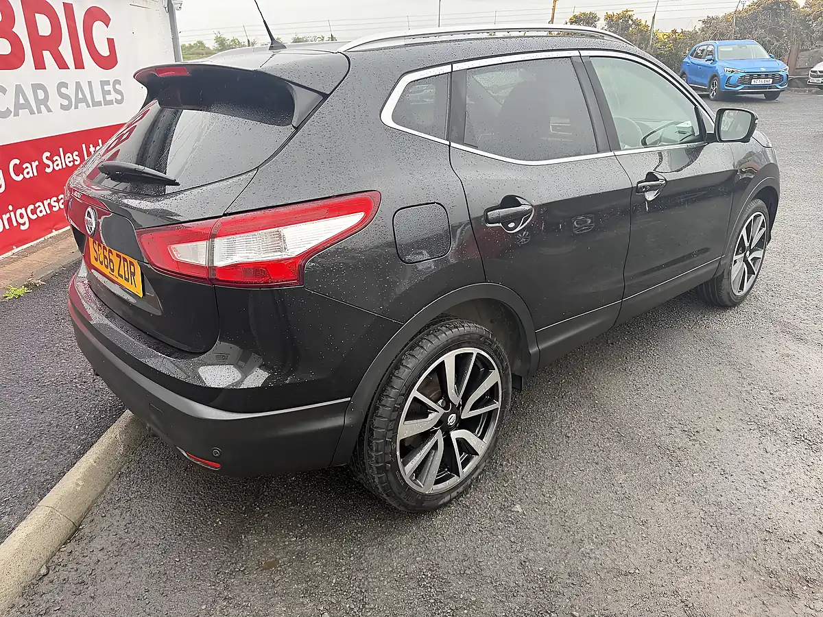 Used 2017 Nissan Qashqai Tekna Black - Interior and Exterior details 5