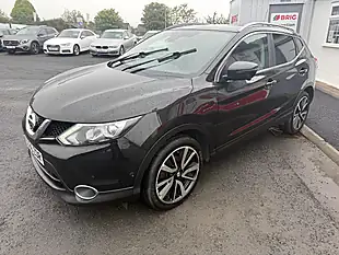 Used 2017 Nissan Qashqai Tekna Black - Interior and Exterior details 6