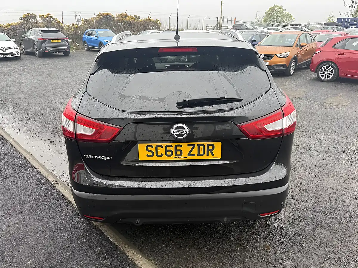 Used 2017 Nissan Qashqai Tekna Black - Interior and Exterior details 9
