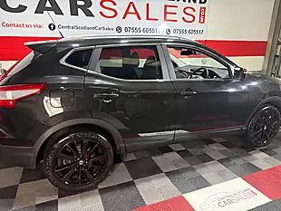 Used 2017 Nissan Qashqai Tekna Black - Interior and Exterior details 10