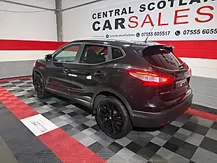 Used 2017 Nissan Qashqai Tekna Black - Interior and Exterior details 3