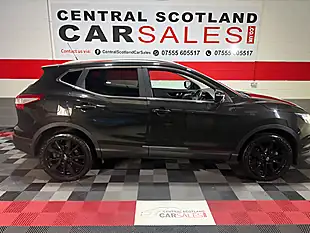 Used 2017 Nissan Qashqai Tekna Black - Interior and Exterior details 9