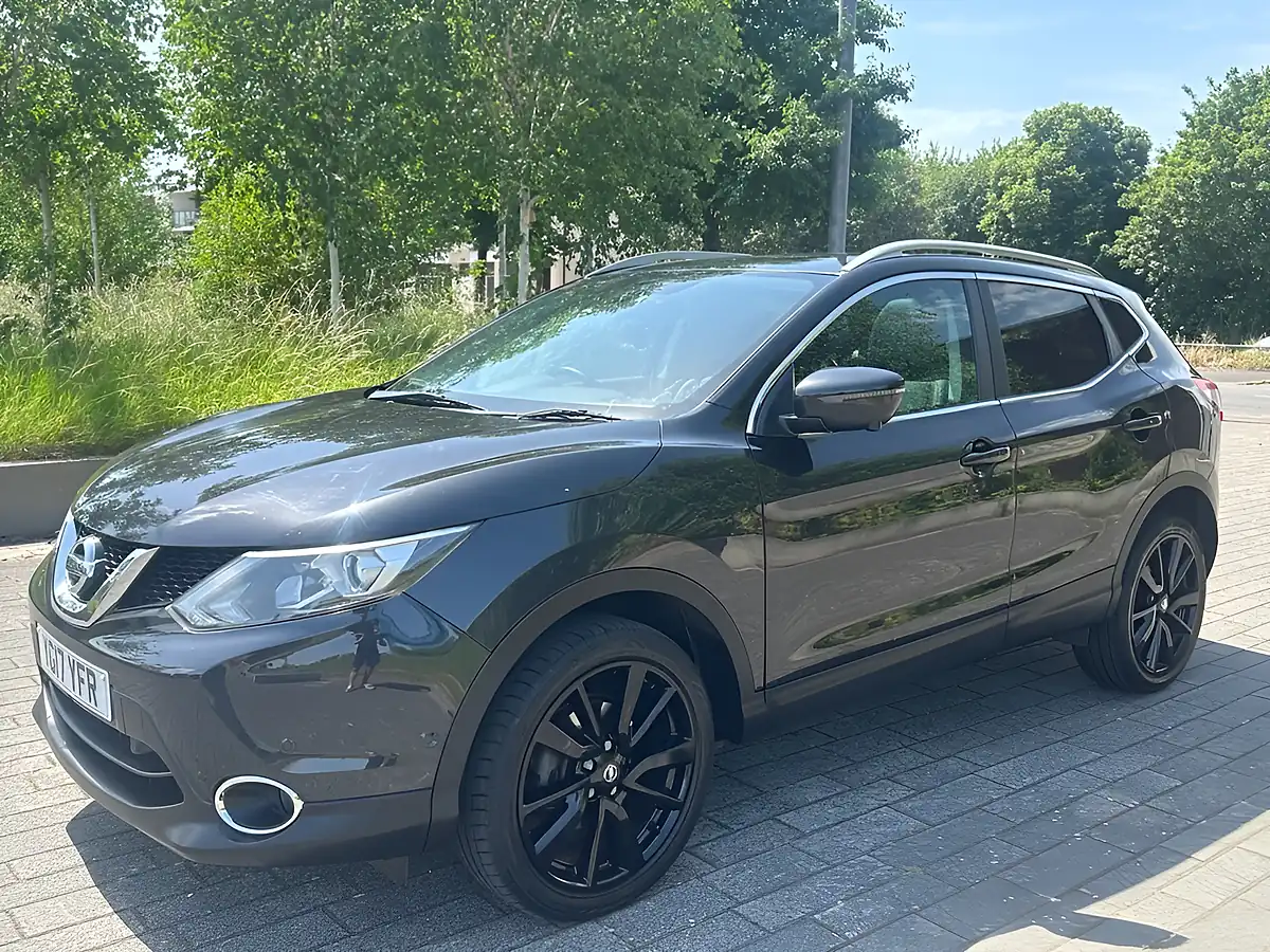 Used 2017 Nissan Qashqai Tekna Black - Interior and Exterior details 12