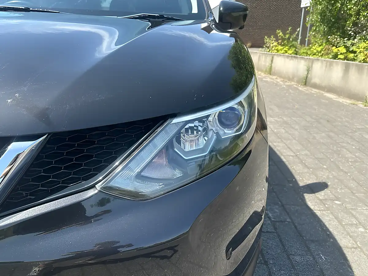 Used 2017 Nissan Qashqai Tekna Black - Interior and Exterior details 13