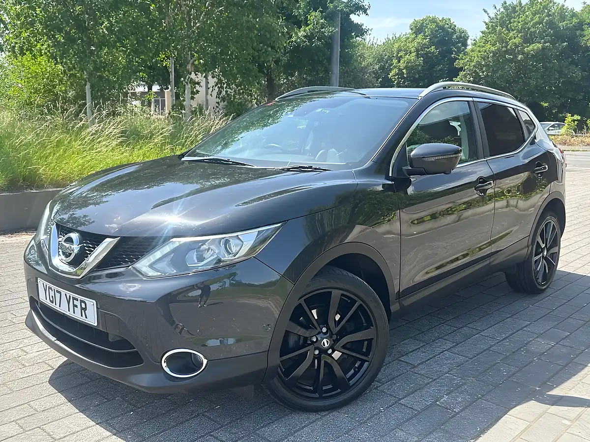 Used 2017 Nissan Qashqai Tekna Black - Interior and Exterior details 17