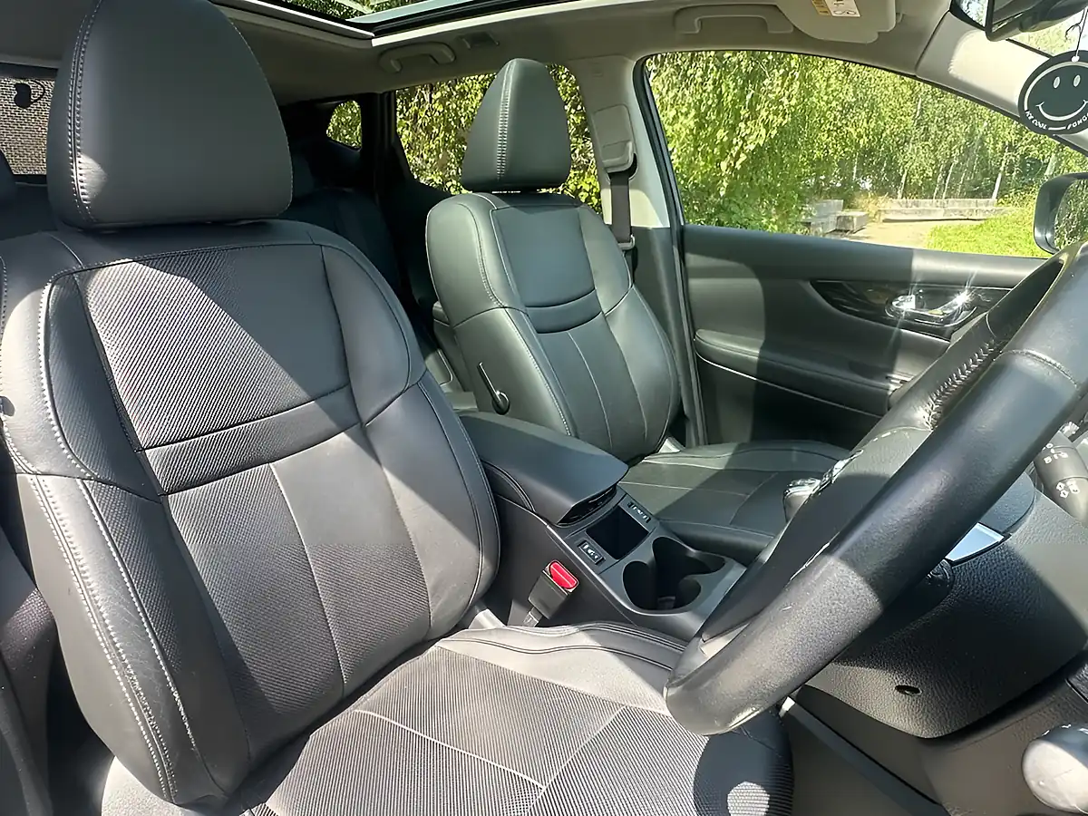 Used 2017 Nissan Qashqai Tekna Black - Interior and Exterior details 18