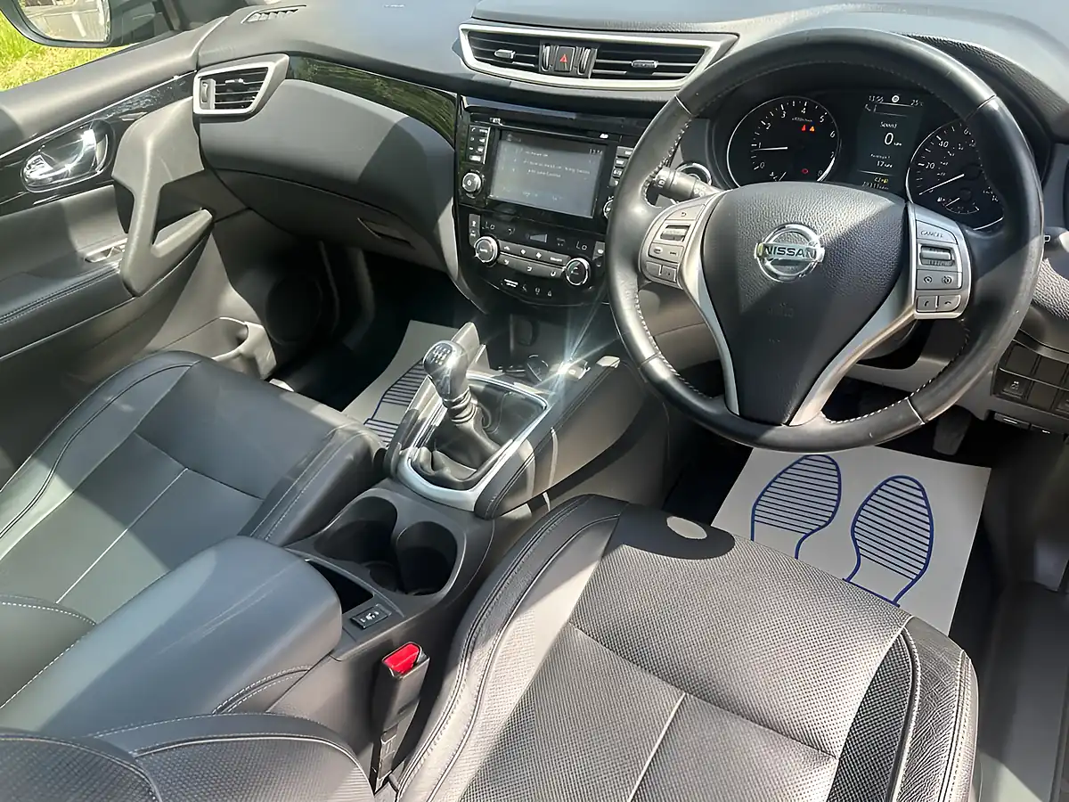 Used 2017 Nissan Qashqai Tekna Black - Interior and Exterior details 2