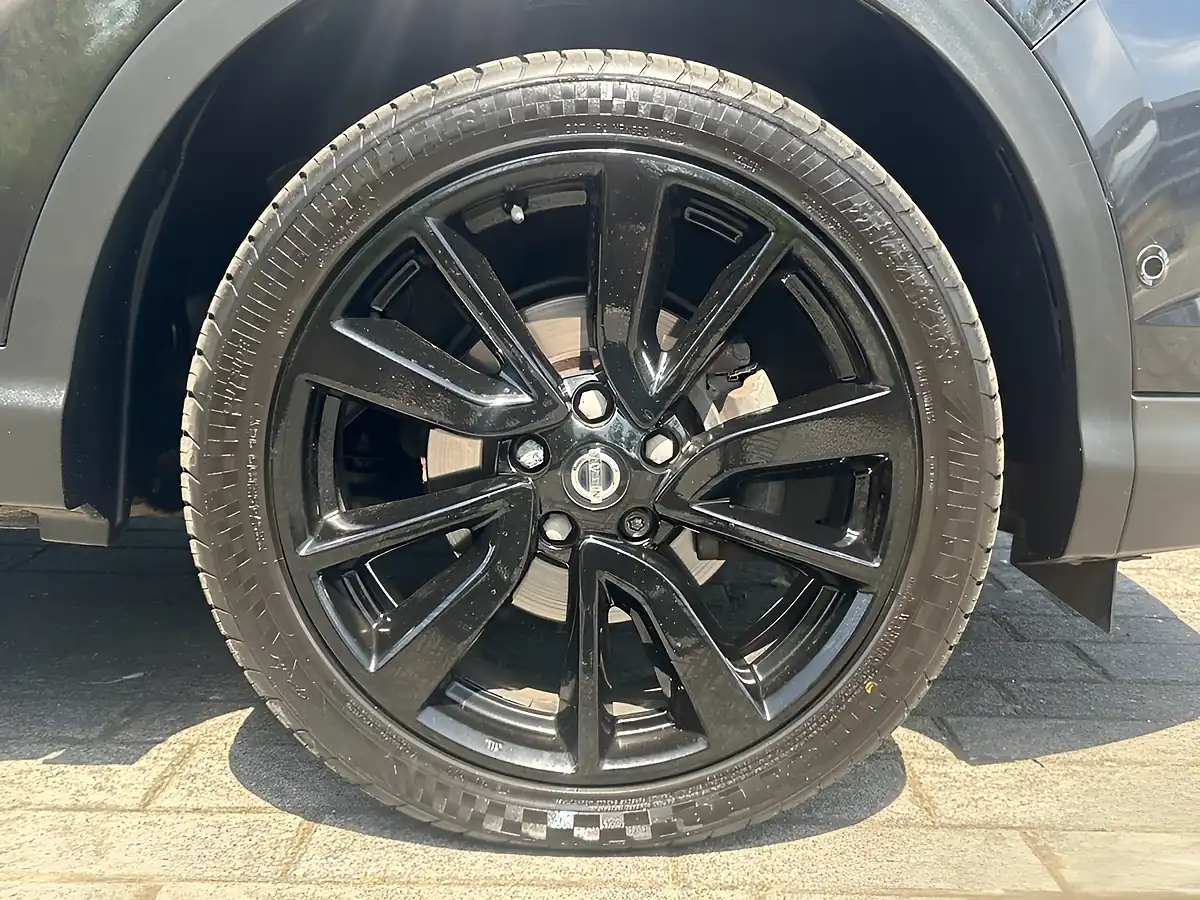 Used 2017 Nissan Qashqai Tekna Black - Interior and Exterior details 3