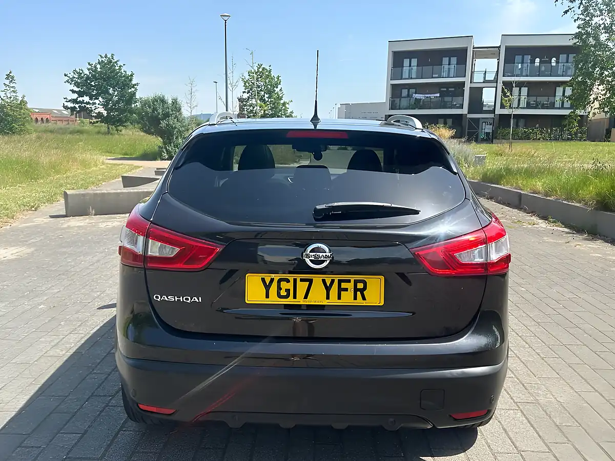Used 2017 Nissan Qashqai Tekna Black - Interior and Exterior details 5