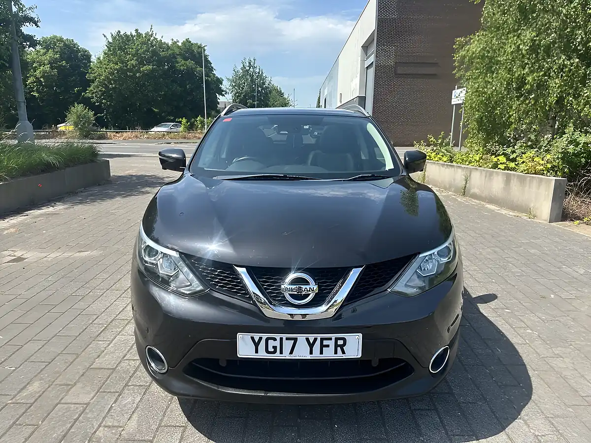 Used 2017 Nissan Qashqai Tekna Black - Interior and Exterior details 6