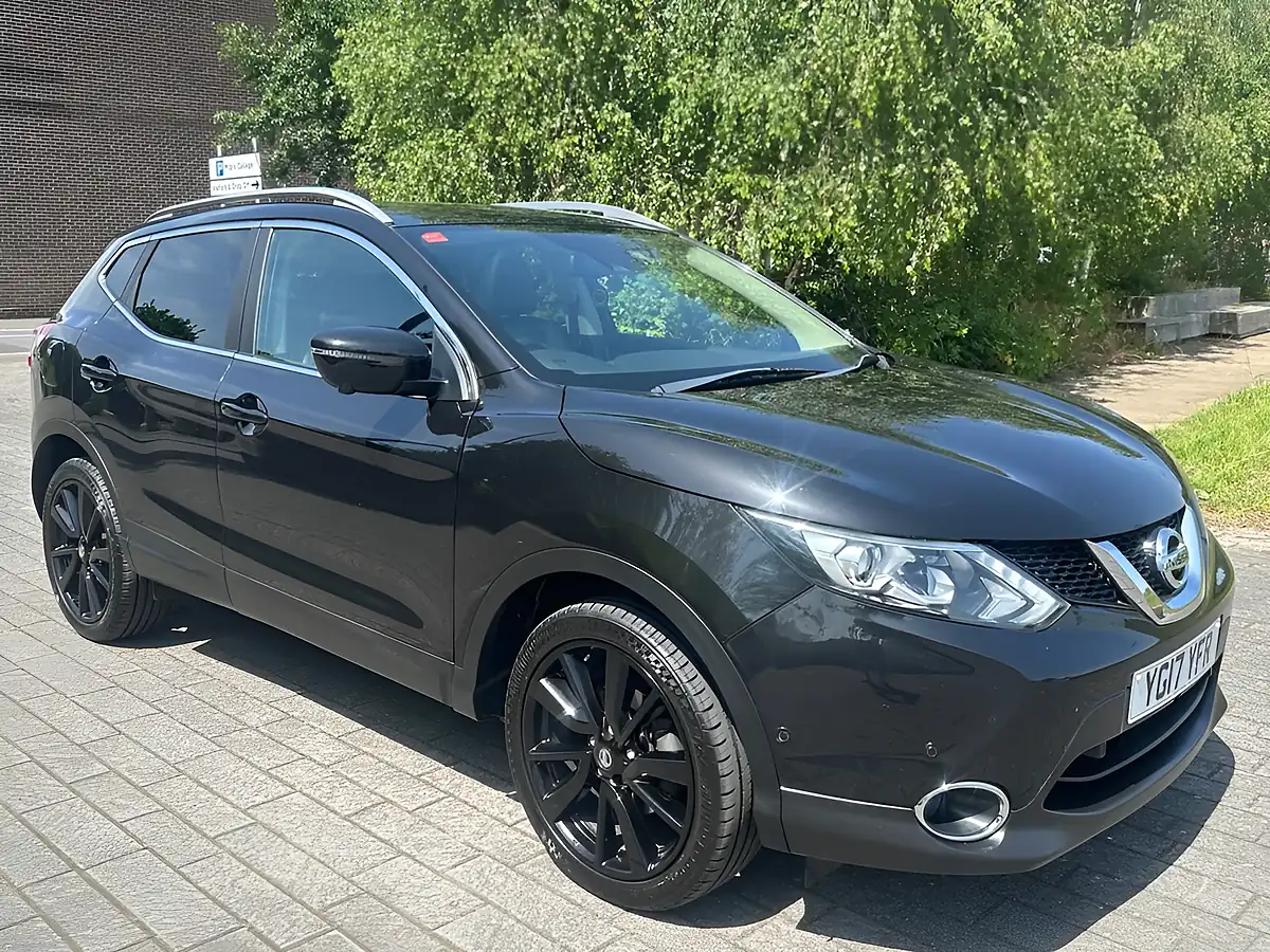Used 2017 Nissan Qashqai Tekna Black - Interior and Exterior details 7