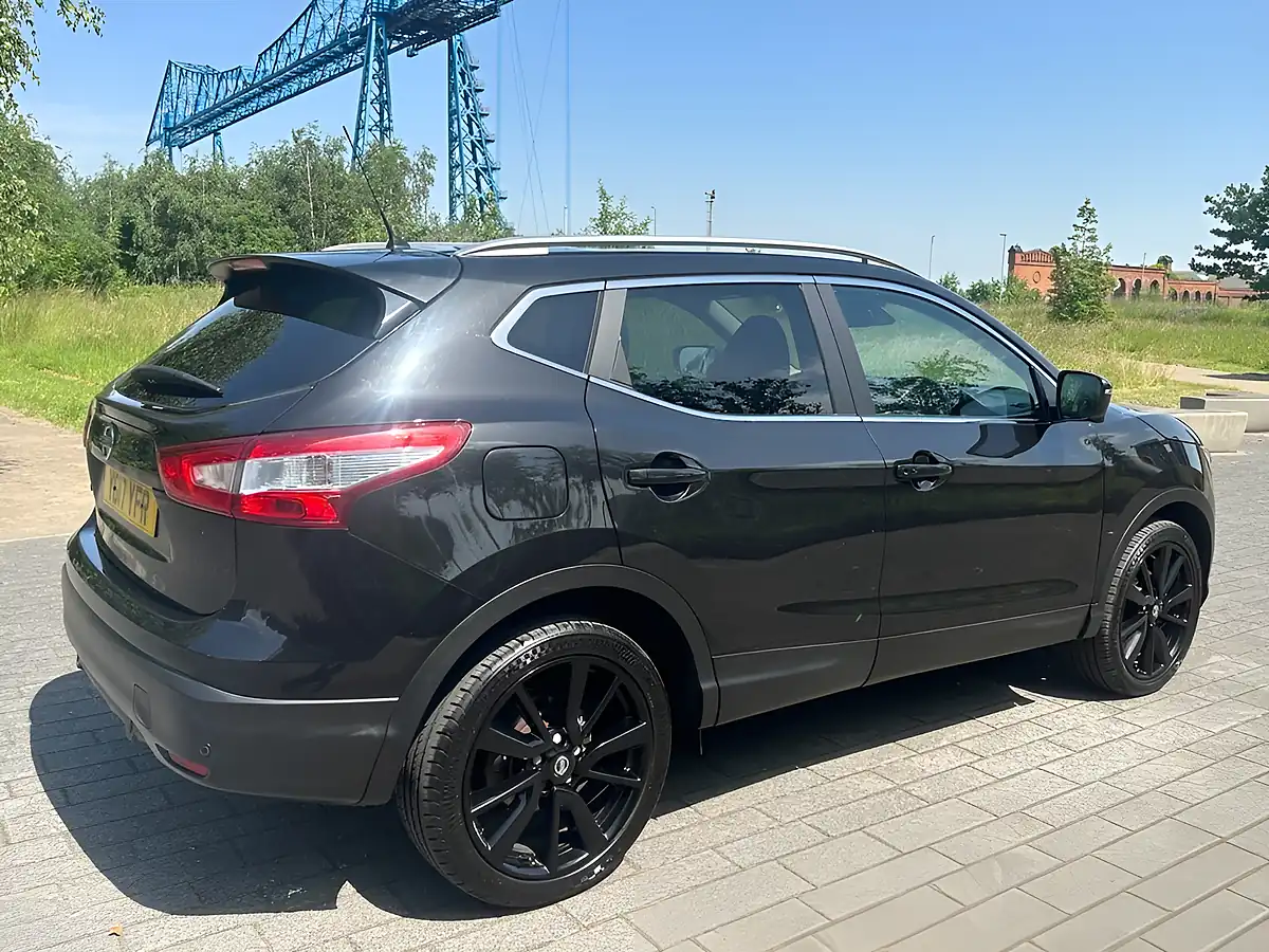 Used 2017 Nissan Qashqai Tekna Black - Interior and Exterior details 8