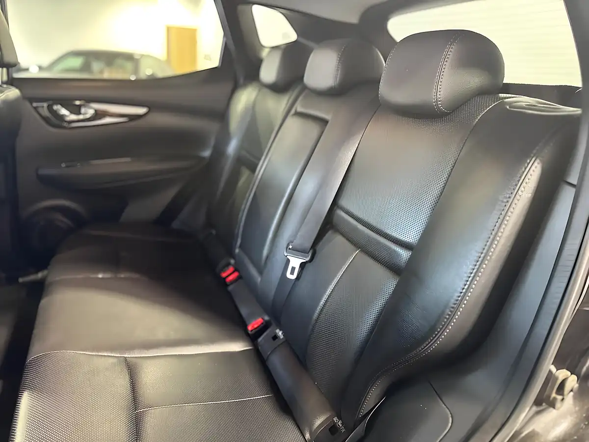 Used 2017 Nissan Qashqai Tekna Black - Interior and Exterior details 10