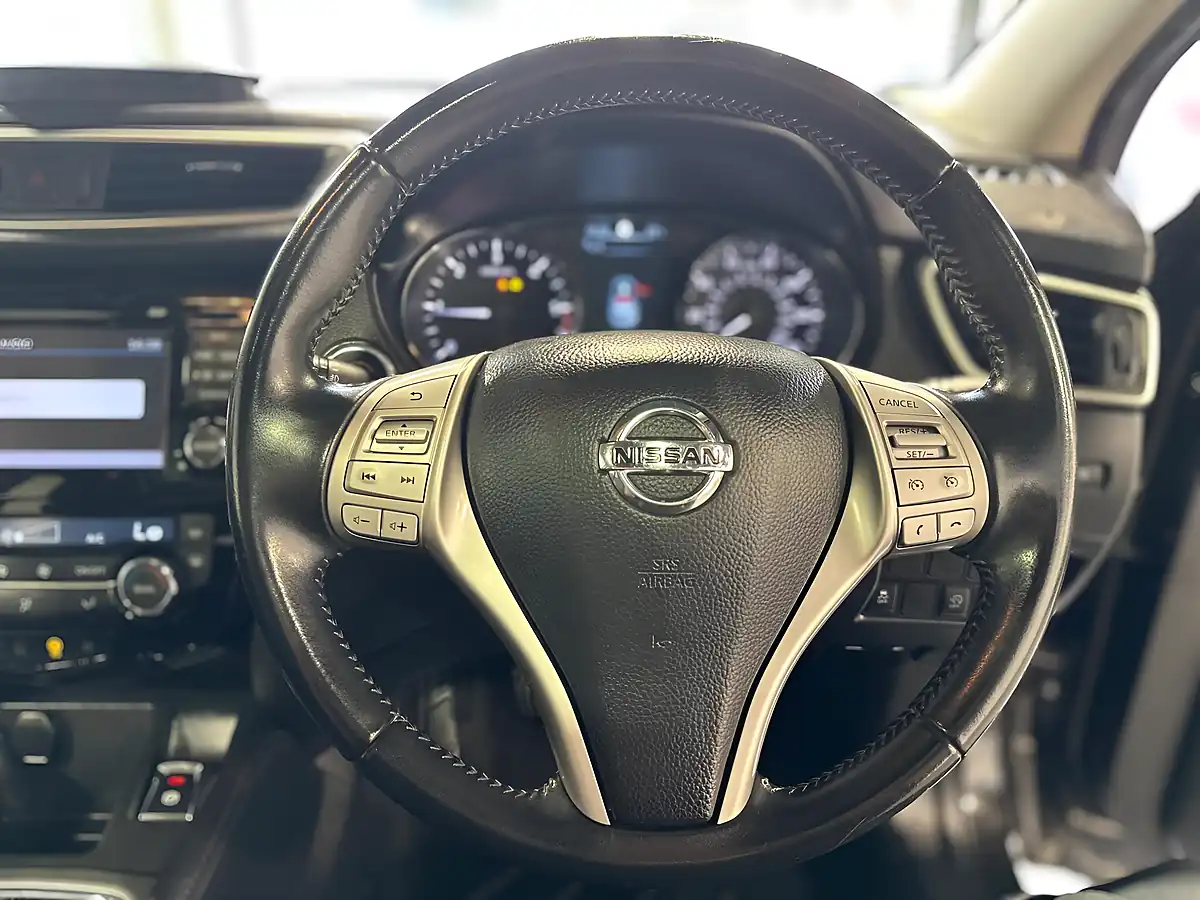Used 2017 Nissan Qashqai Tekna Black - Interior and Exterior details 12