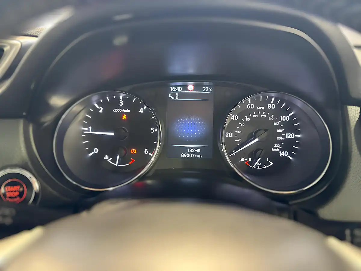 Used 2017 Nissan Qashqai Tekna Black - Interior and Exterior details 13