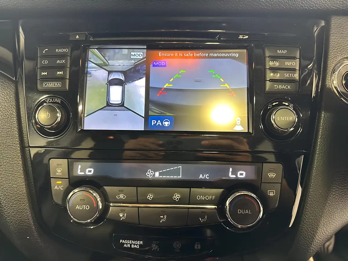 Used 2017 Nissan Qashqai Tekna Black - Interior and Exterior details 14