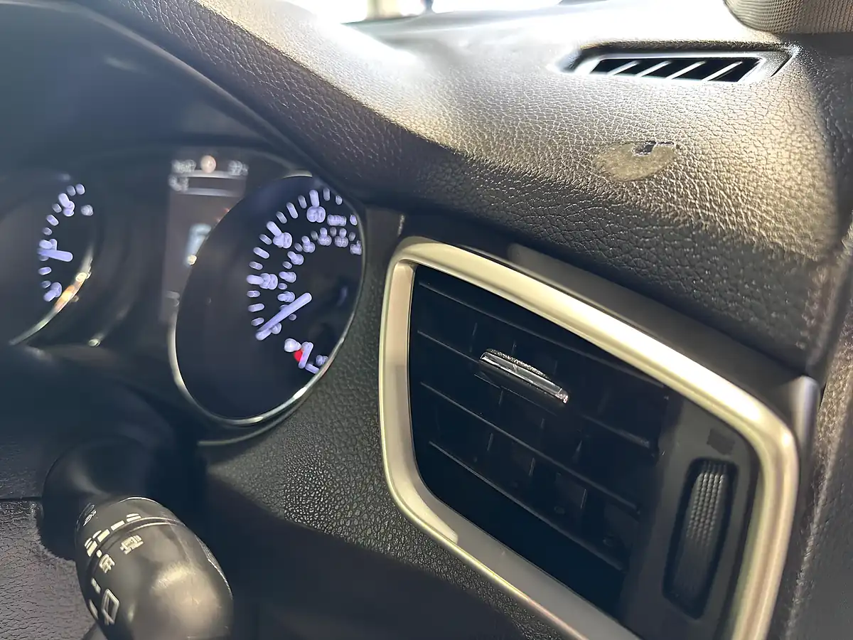 Used 2017 Nissan Qashqai Tekna Black - Interior and Exterior details 17