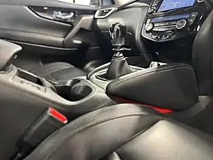 Used 2017 Nissan Qashqai Tekna Black - Interior and Exterior details 18