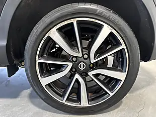 Used 2017 Nissan Qashqai Tekna Black - Interior and Exterior details 19