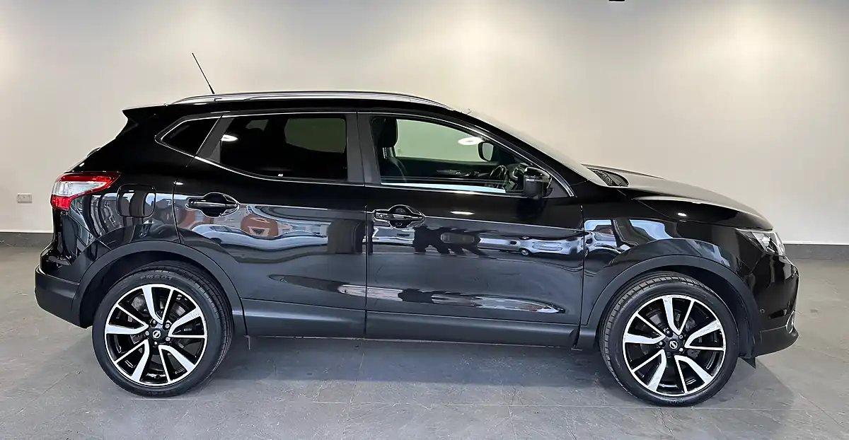 Used 2017 Nissan Qashqai Tekna Black - Interior and Exterior details 2