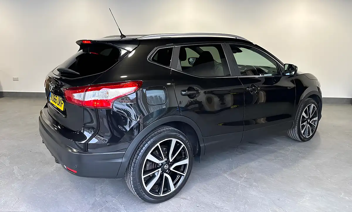 Used 2017 Nissan Qashqai Tekna Black - Interior and Exterior details 3