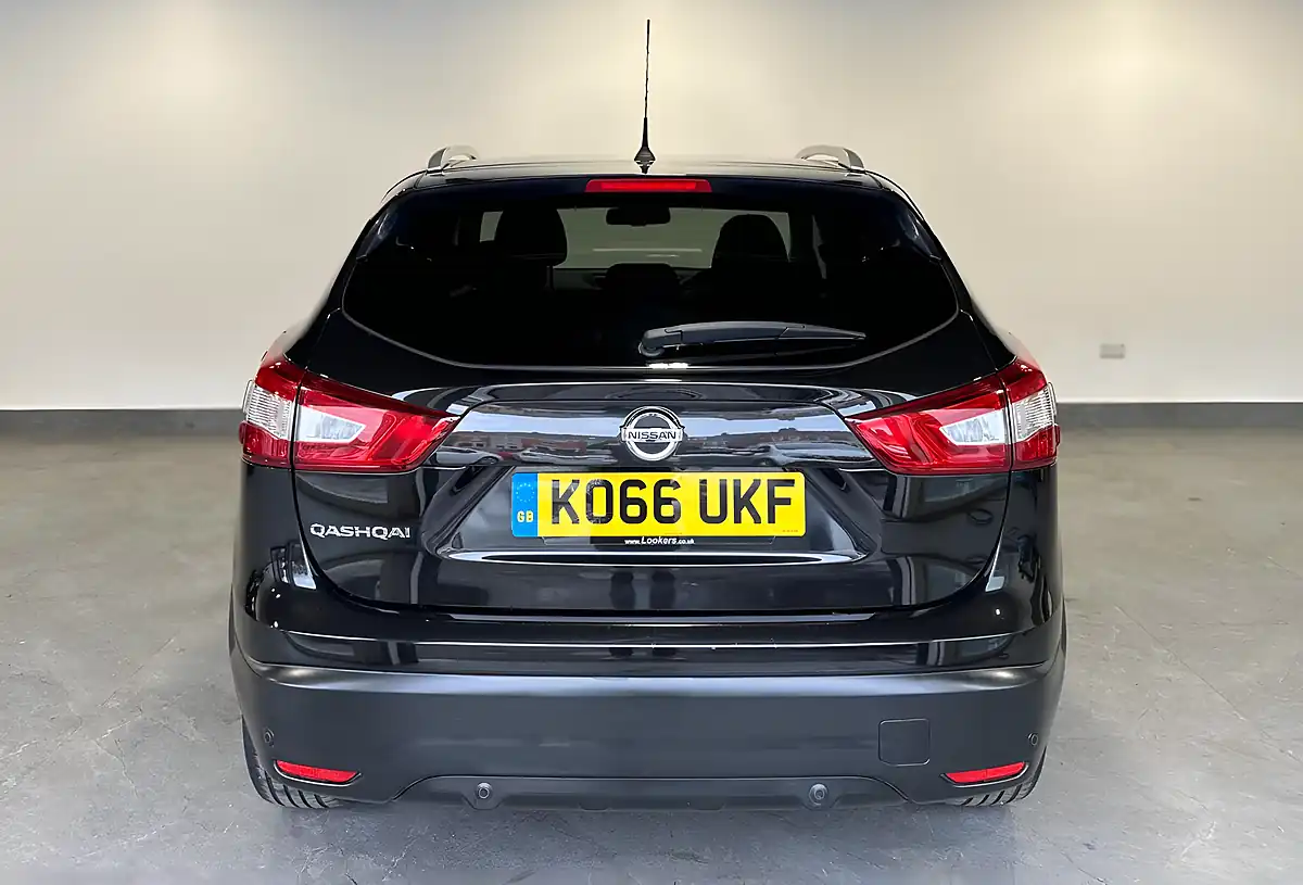 Used 2017 Nissan Qashqai Tekna Black - Interior and Exterior details 4