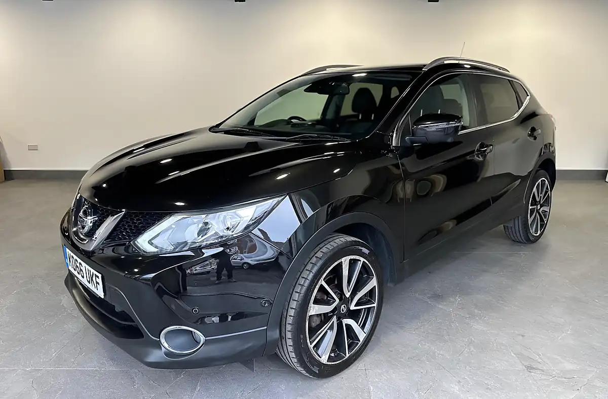 Used 2017 Nissan Qashqai Tekna Black - Interior and Exterior details 7