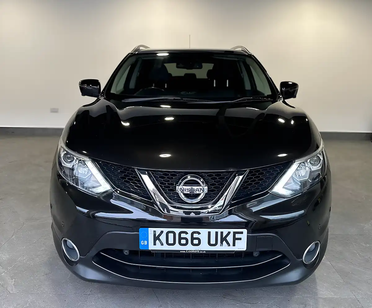 Used 2017 Nissan Qashqai Tekna Black - Interior and Exterior details 8