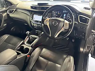 Used 2017 Nissan Qashqai Tekna Black - Interior and Exterior details 9