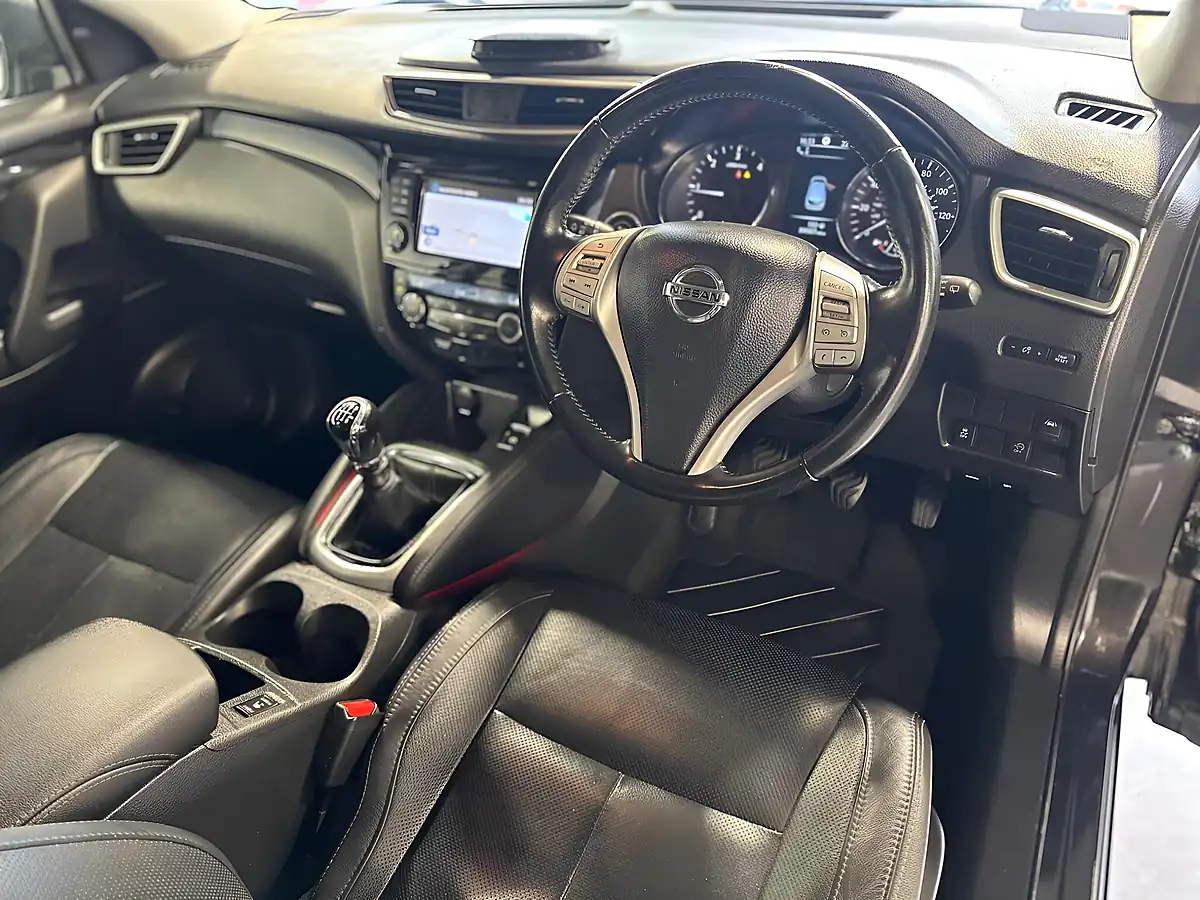 Used 2017 Nissan Qashqai Tekna Black - Interior and Exterior details 9