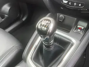 Used 2017 Nissan Qashqai Tekna Black - Interior and Exterior details 17