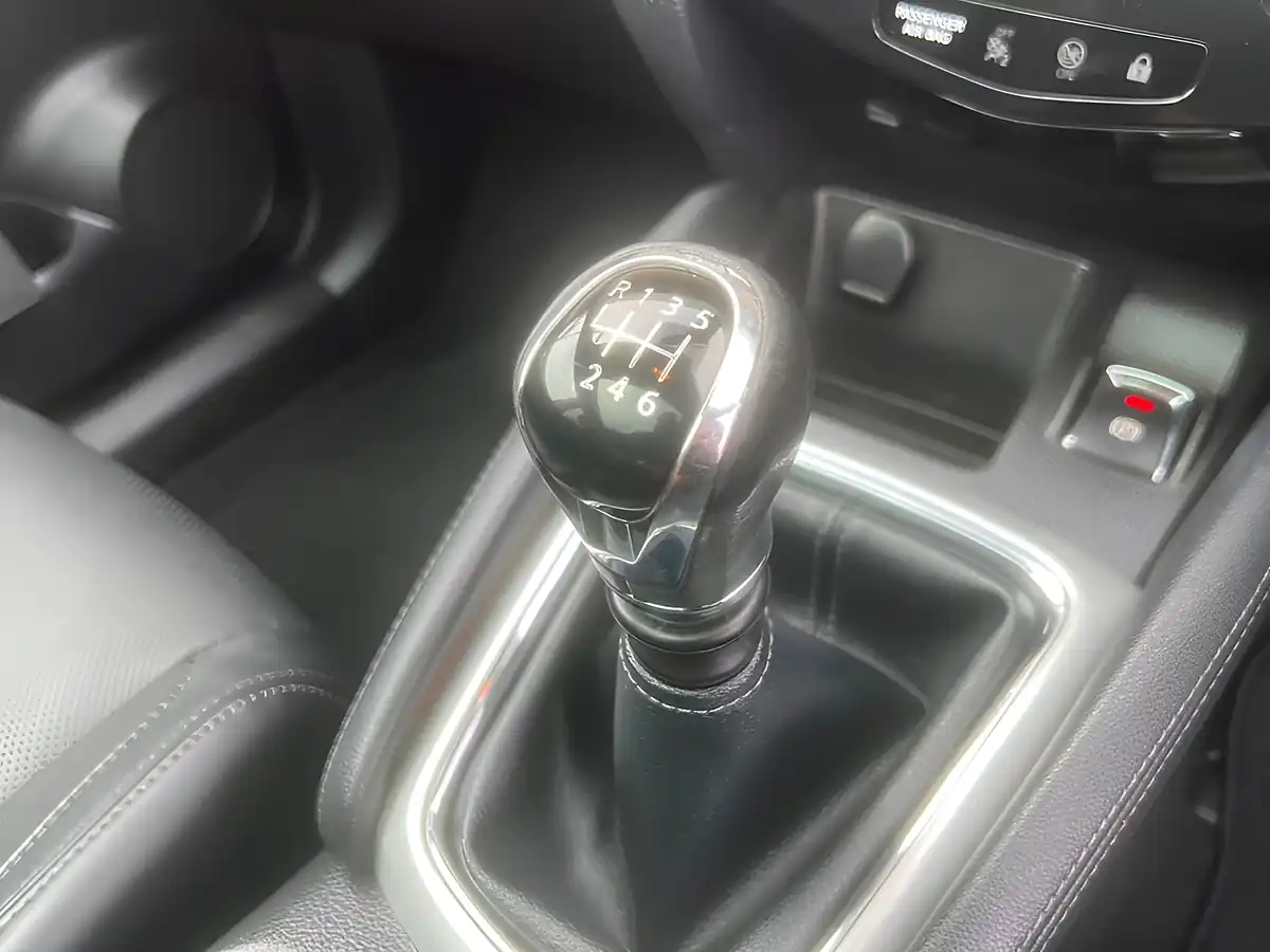 Used 2017 Nissan Qashqai Tekna Black - Interior and Exterior details 17