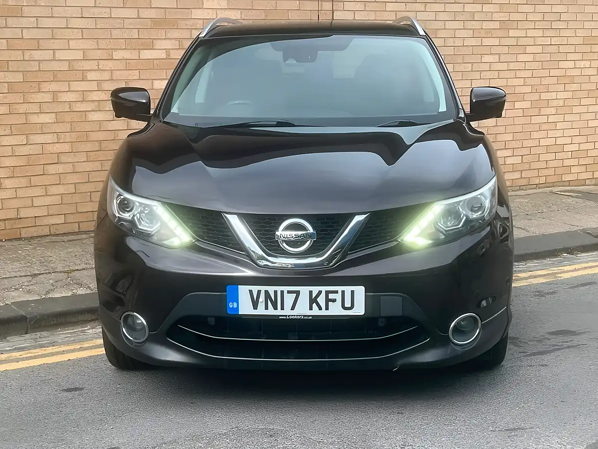 Used 2017 Nissan Qashqai Tekna Black - Interior and Exterior details 3
