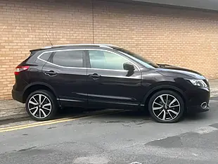 Used 2017 Nissan Qashqai Tekna Black - Interior and Exterior details 4