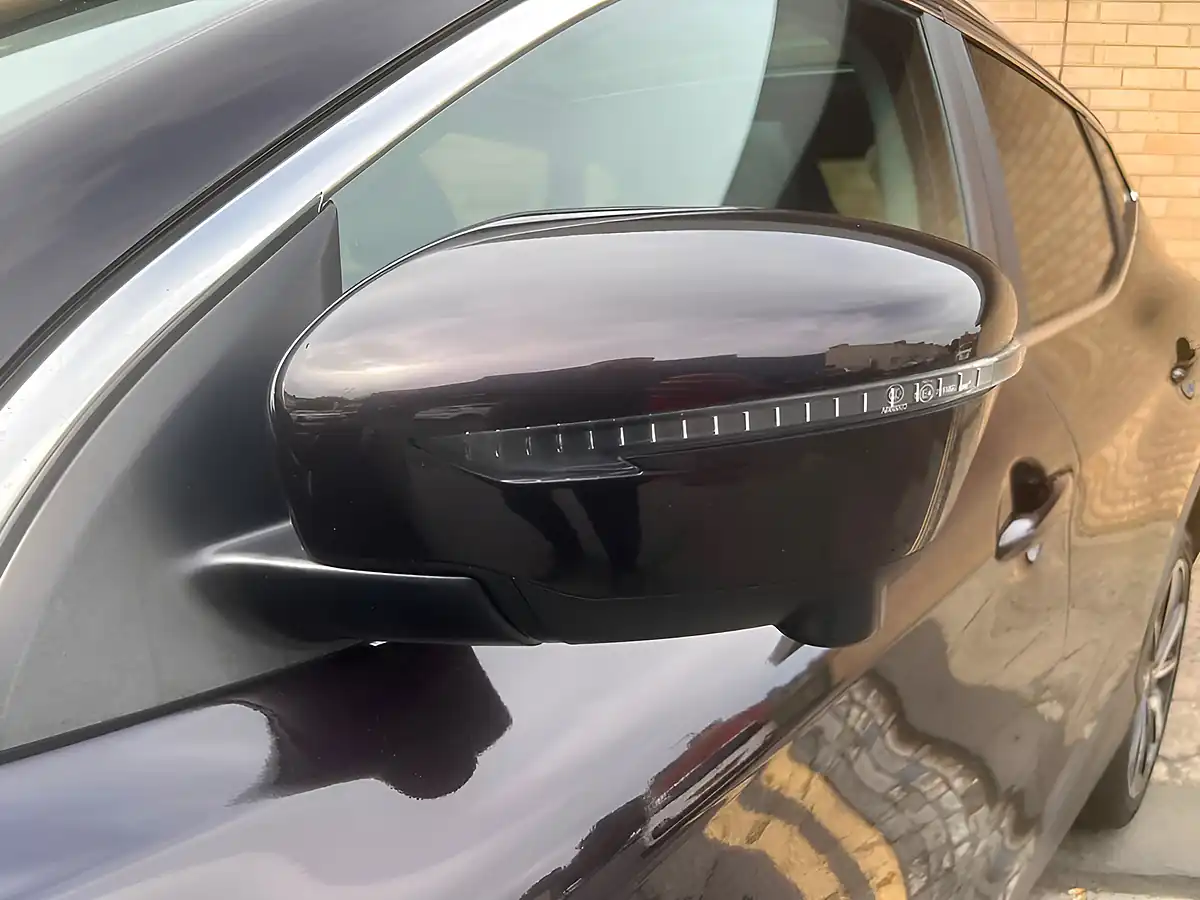 Used 2017 Nissan Qashqai Tekna Black - Interior and Exterior details 5