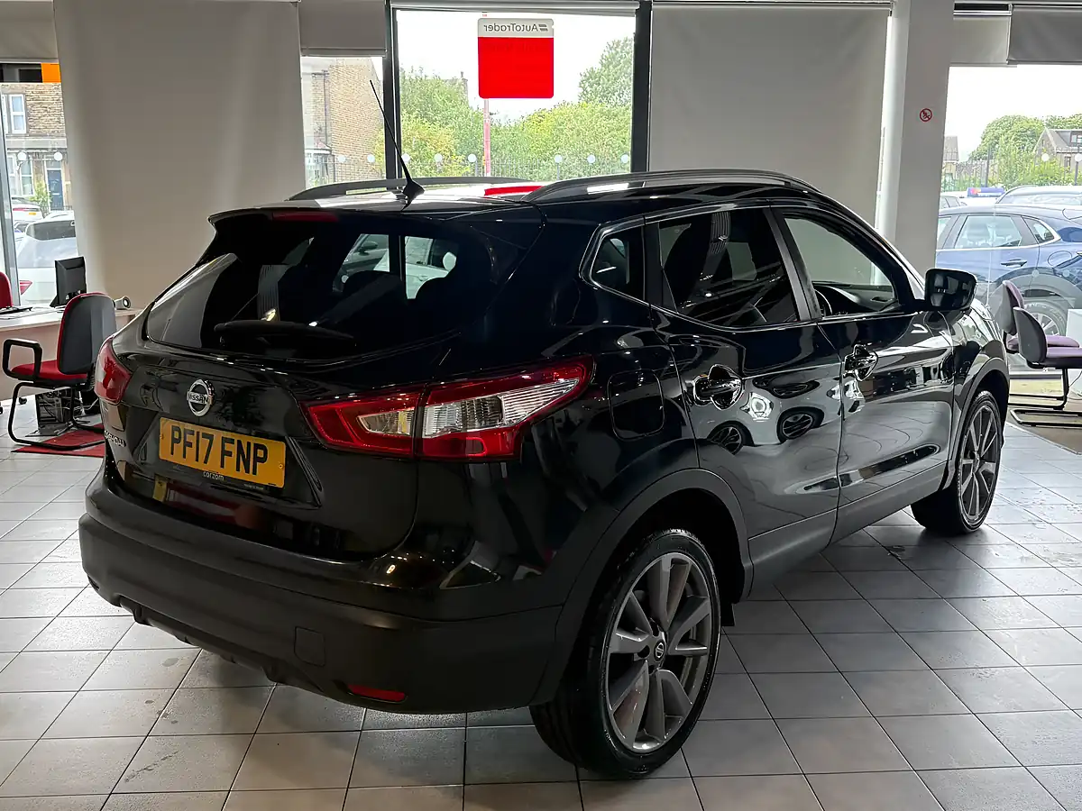 Used 2017 Nissan Qashqai Tekna Black - Interior and Exterior details 10
