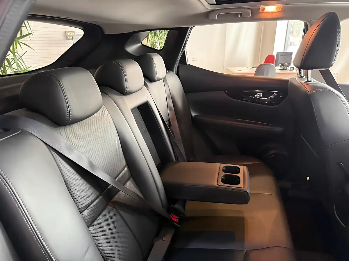 Used 2017 Nissan Qashqai Tekna Black - Interior and Exterior details 12