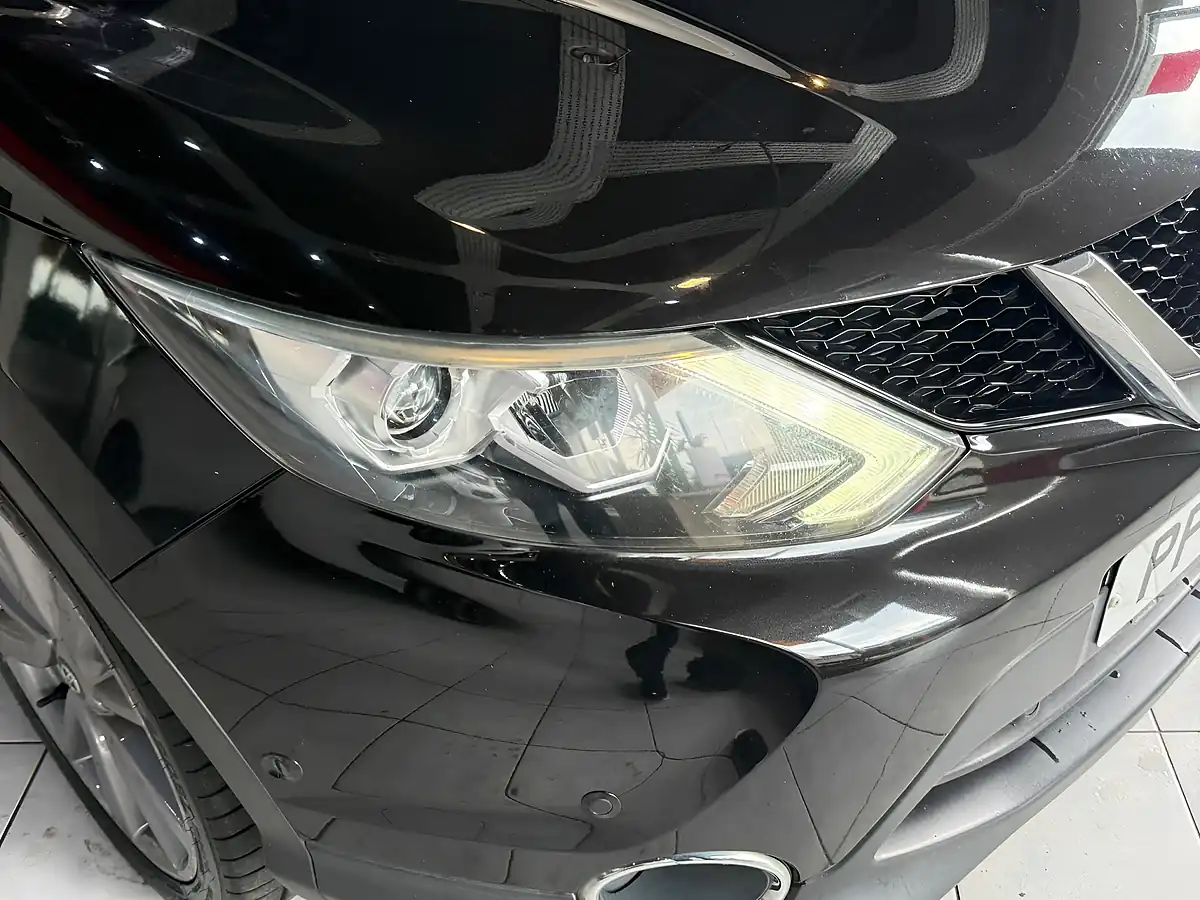 Used 2017 Nissan Qashqai Tekna Black - Interior and Exterior details 3