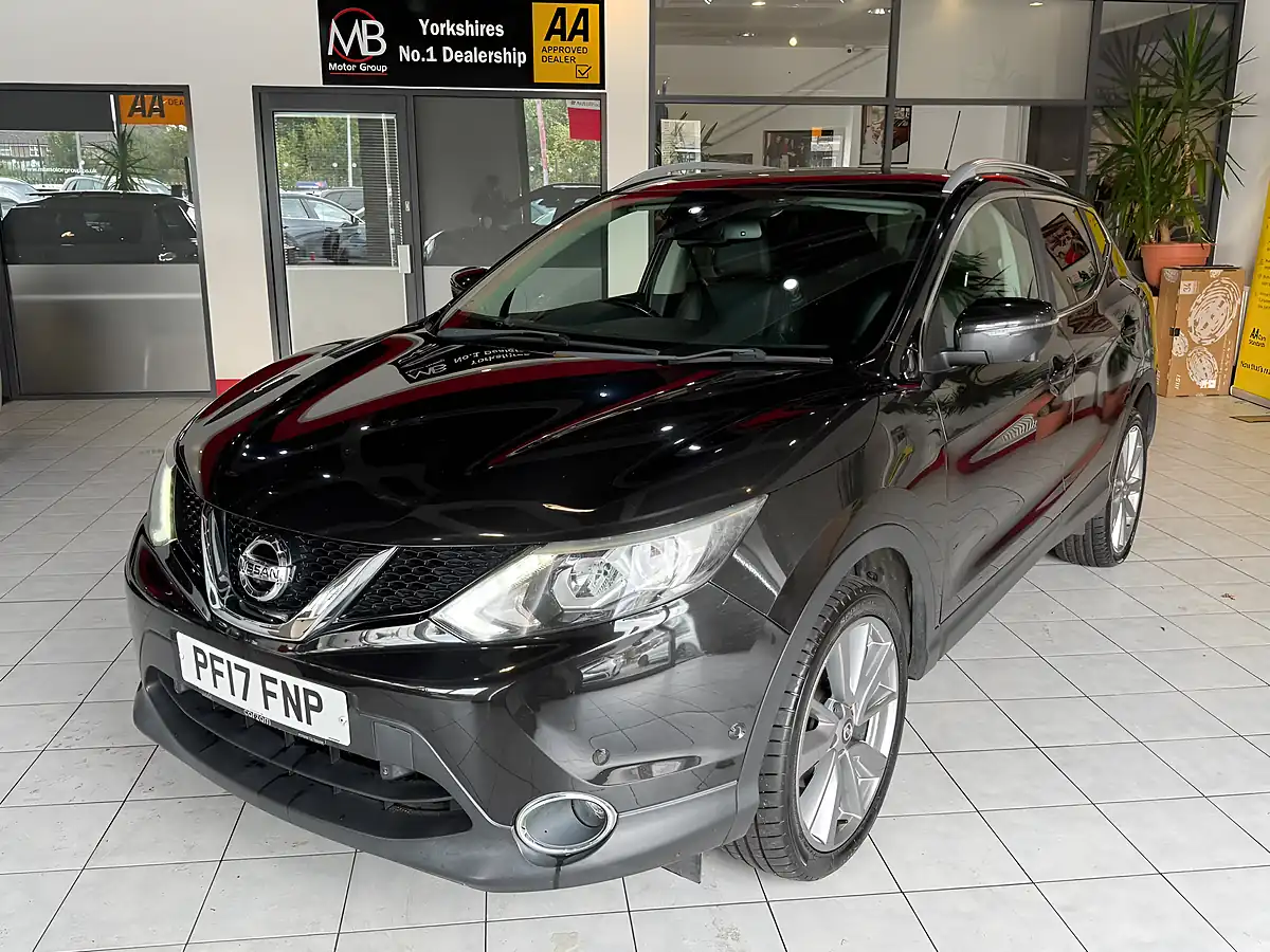 Used 2017 Nissan Qashqai Tekna Black - Interior and Exterior details 4