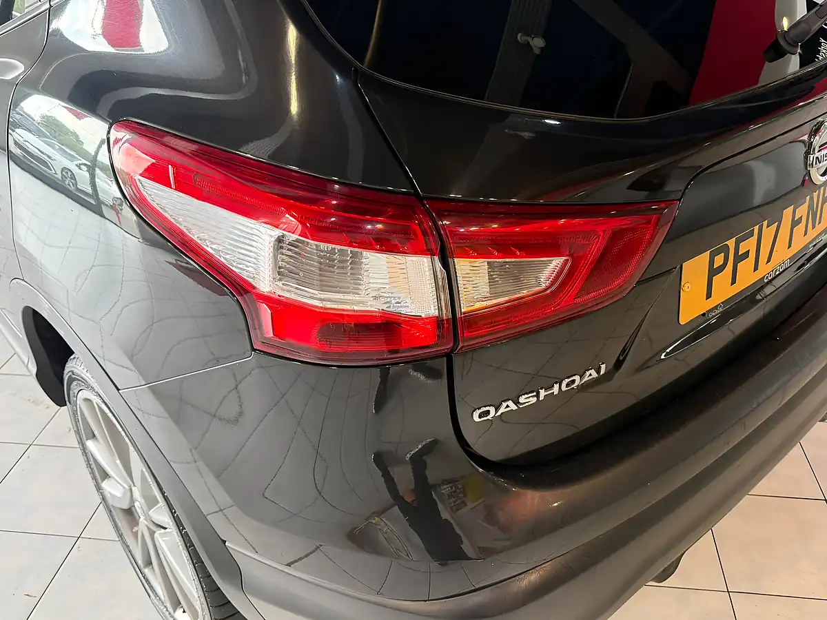 Used 2017 Nissan Qashqai Tekna Black - Interior and Exterior details 7