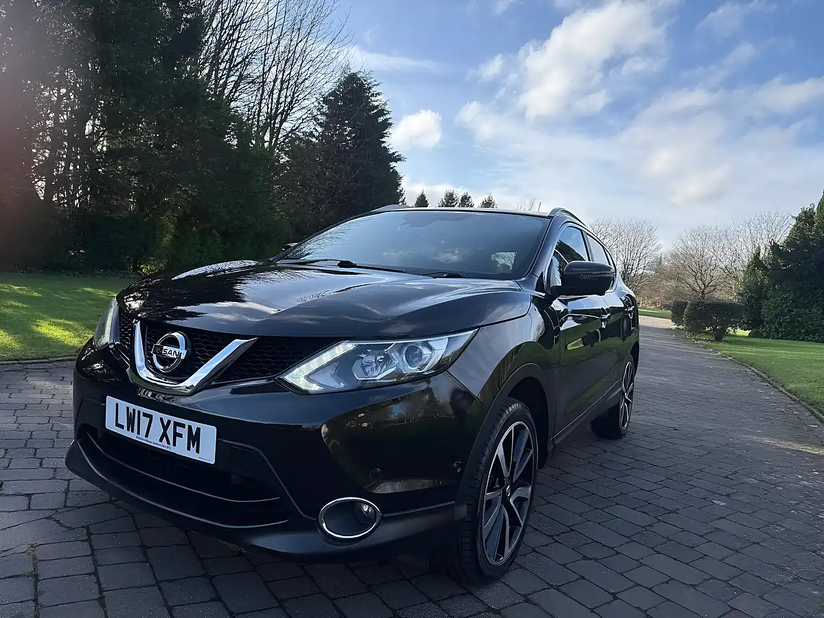 Used 2017 Nissan Qashqai Tekna Black - Interior and Exterior details 10
