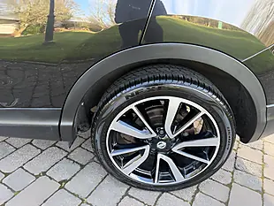 Used 2017 Nissan Qashqai Tekna Black - Interior and Exterior details 11