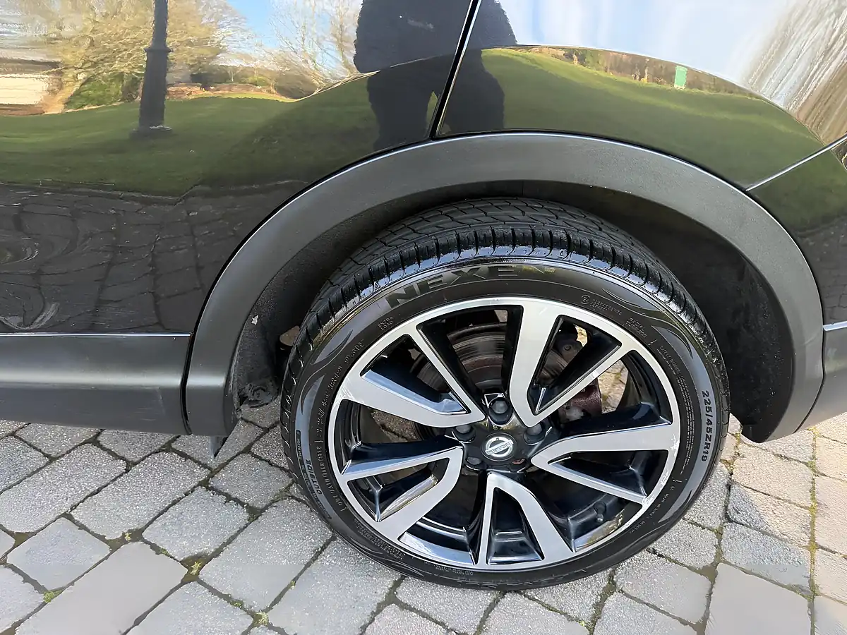 Used 2017 Nissan Qashqai Tekna Black - Interior and Exterior details 11